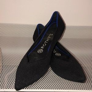 Rothy’s pointed flat in black